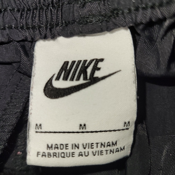 NikeMen's Club Flow Checker Logo Shorts - Picture 4 of 5